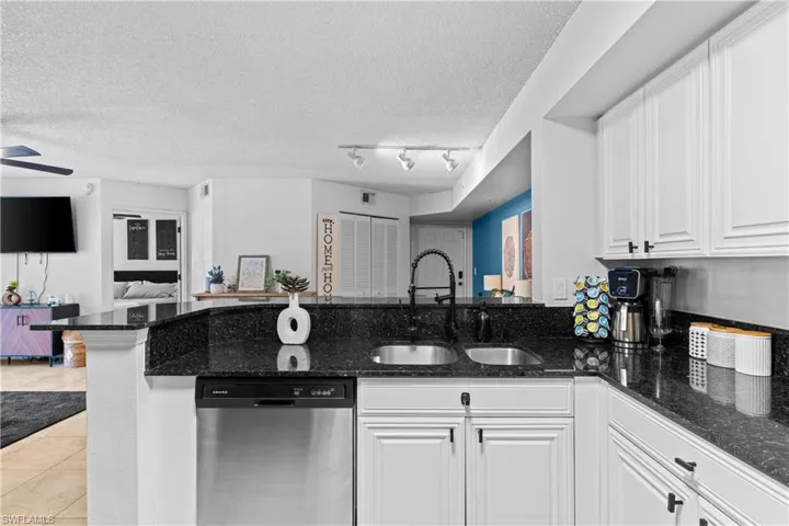 8225 Ibis Club Dr 204, Naples, Florida 34104