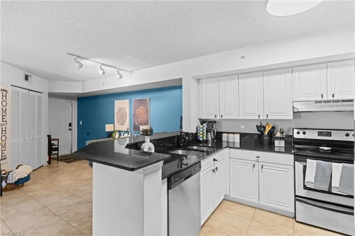 8225 Ibis Club Dr 204, Naples, Florida 34104