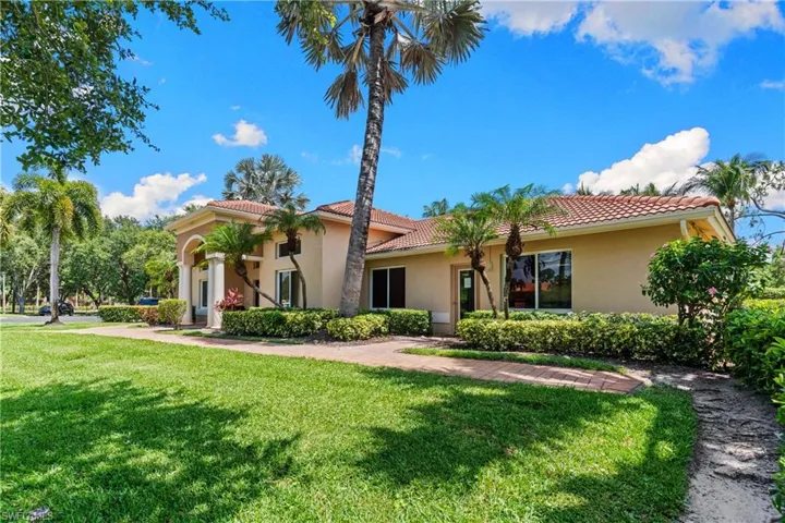 8225 Ibis Club Dr 204, Naples, Florida 34104