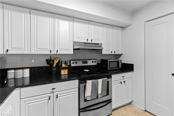8225 Ibis Club Dr 204, Naples, Florida 34104