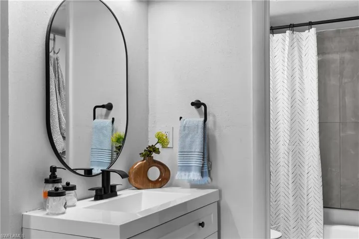 8225 Ibis Club Dr 204, Naples, Florida 34104