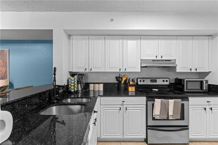 8225 Ibis Club Dr 204, Naples, Florida 34104