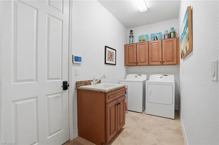 3022  Aviamar  CIR, Naples, FL 34114