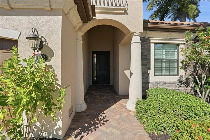 3022  Aviamar  CIR, Naples, FL 34114