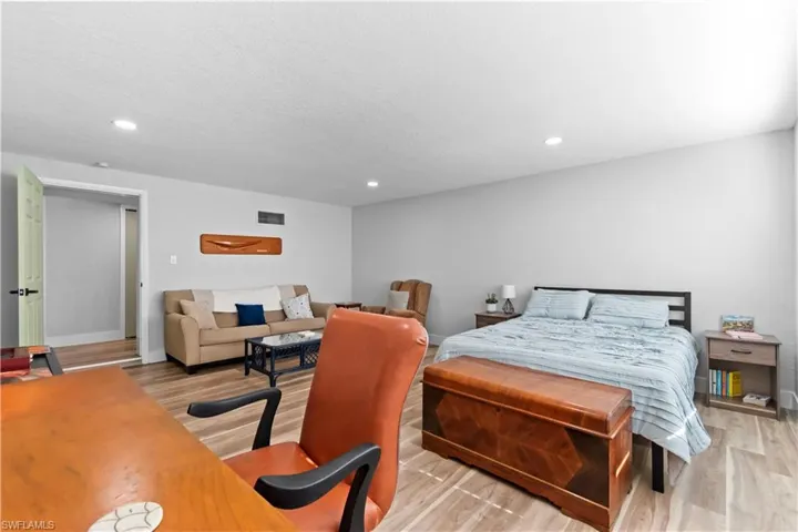 Large Flex room/Den, perfect for a multitude of options
