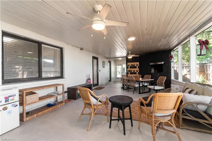 Apacious lanai, great for entertaining