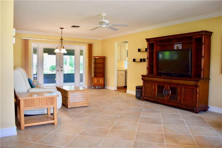 Family/Dining with french doors to lanai