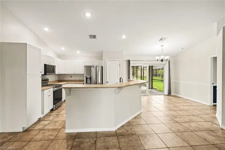 203 Nw 6th Pl, Cape Coral, Florida 33993