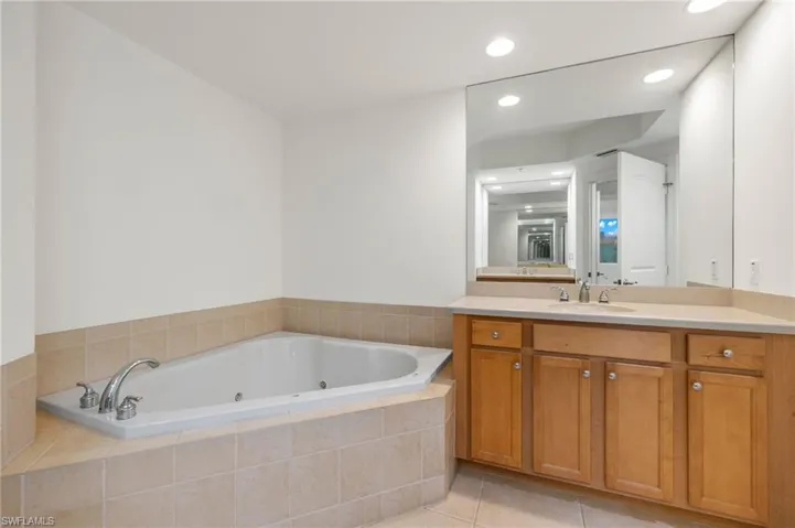2090 W First St 810, Fort Myers, Florida 33901