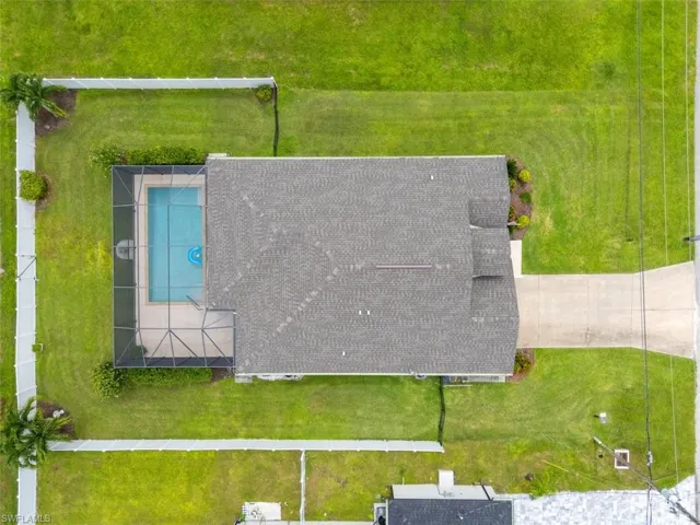 Bird's eye view of a pool area