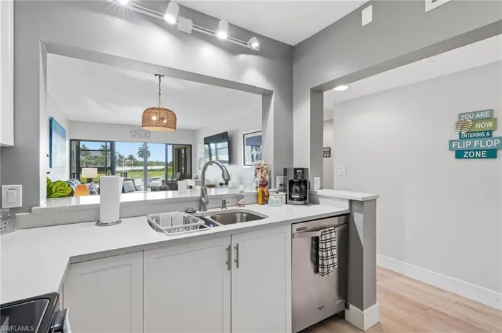 803 River Point Dr 107b, Naples, Florida 34102