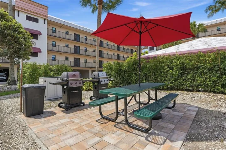 803 River Point Dr 107b, Naples, Florida 34102