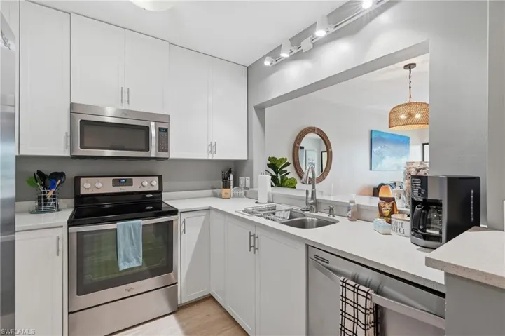 803 River Point Dr 107b, Naples, Florida 34102