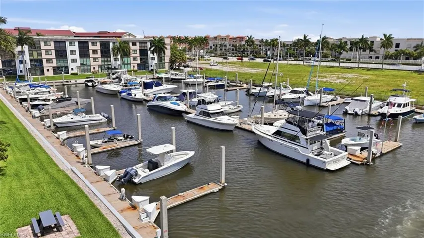 803 River Point Dr 107b, Naples, Florida 34102