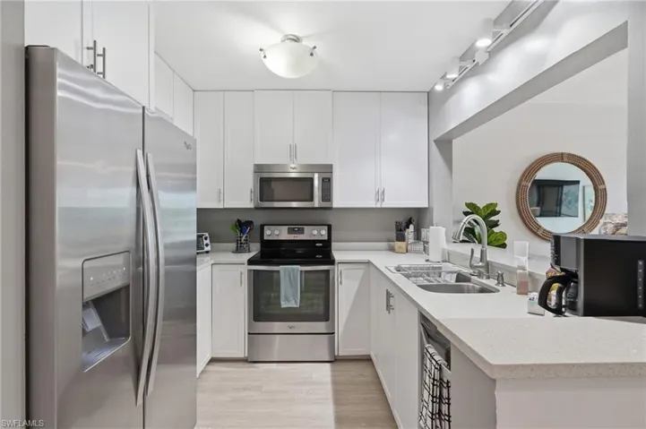 803 River Point Dr 107b, Naples, Florida 34102