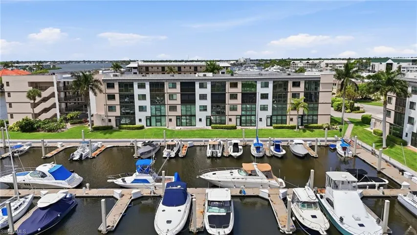 803 River Point Dr 107b, Naples, Florida 34102