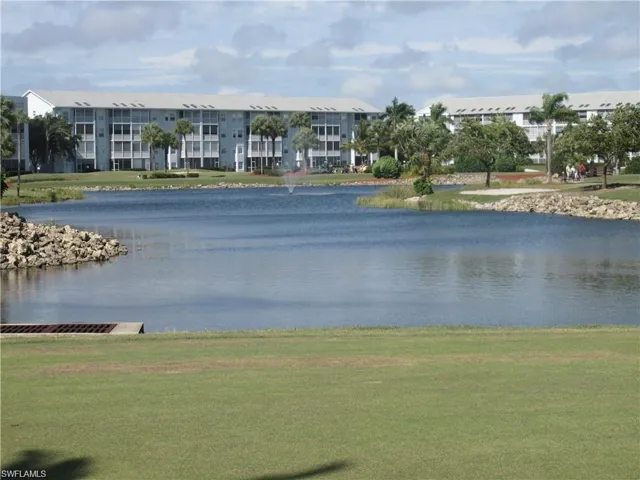 Beautiful lake @ Golfview