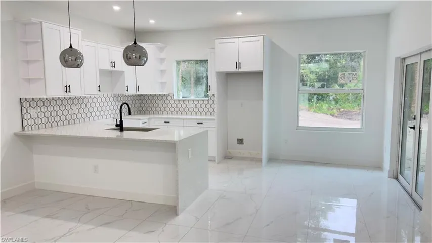 3997  18 SE AVE, Naples, FL 34117