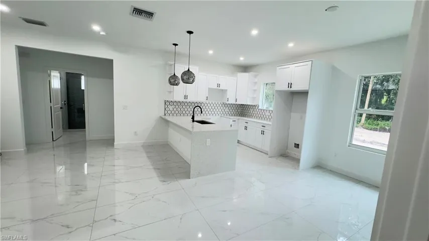 3997  18 SE AVE, Naples, FL 34117