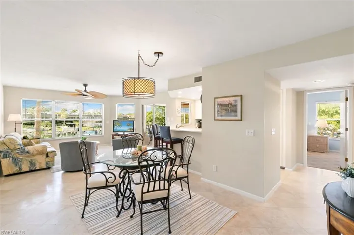 Corner unit with extra windows