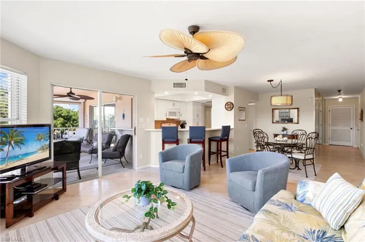 Spacious, bright living area for relaxation