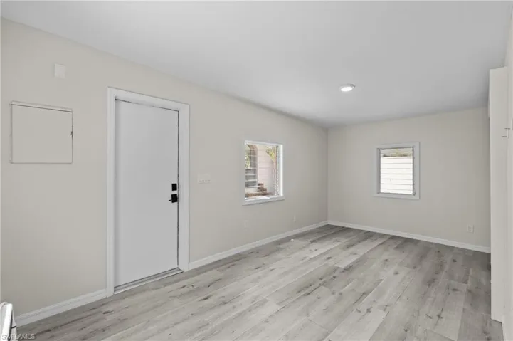 Casita featuring front door entrance