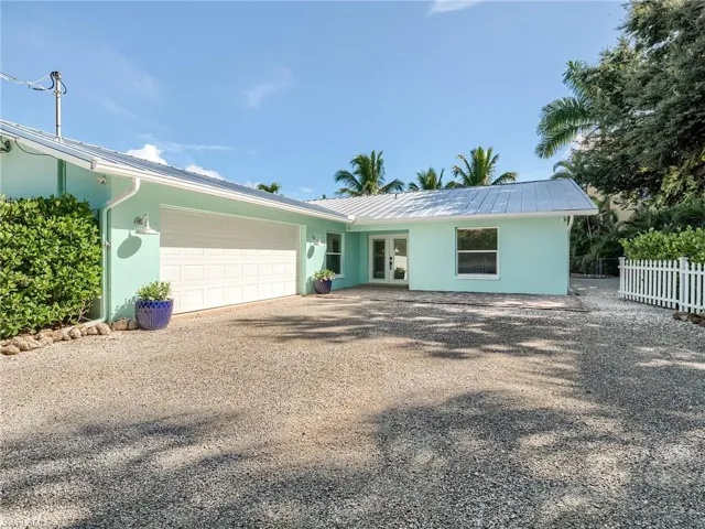 Welcome Home to your waterfront oasis ideally located off the historic McGregor Blvd