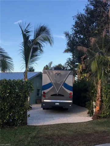 Current owner parked a 38' motorhome with room to spare
