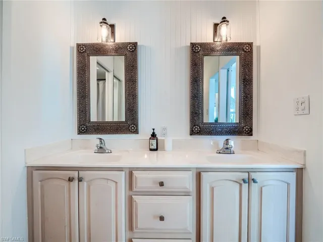 dual sink primary bathroom