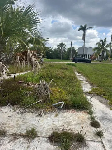 122  Cardinal  CT, Everglades City, FL 34139