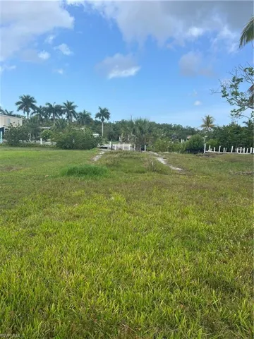 122  Cardinal  CT, Everglades City, FL 34139