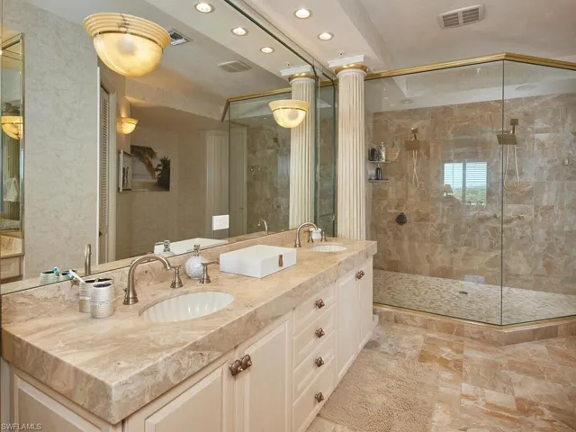 Primary en suite -- more than enough room for two!
