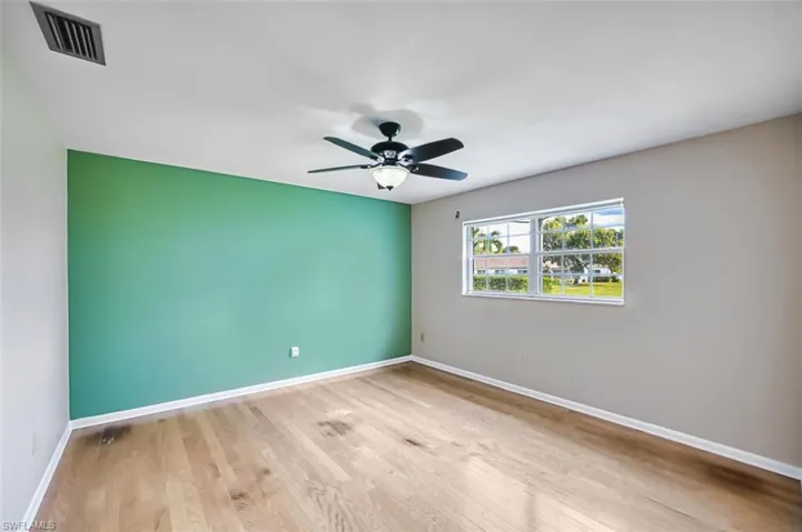 Unfurnished room featuring light wood-style flooring and a ceiling fan