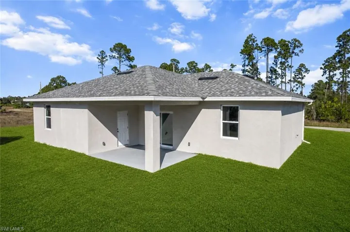 1252 Edna St E, Lehigh Acres, Florida 33974