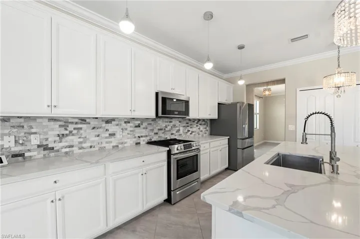 11905 Hickory Estate Cir, Fort Myers, Florida 33913
