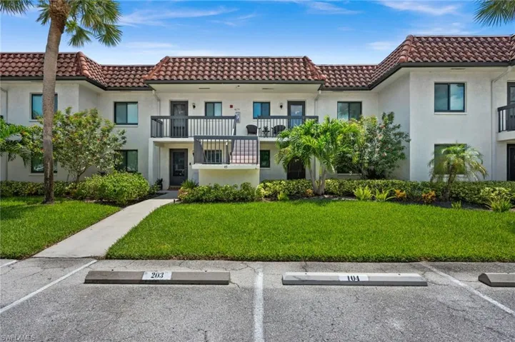 4251 27th Ct Sw 104, Naples, Florida 34116