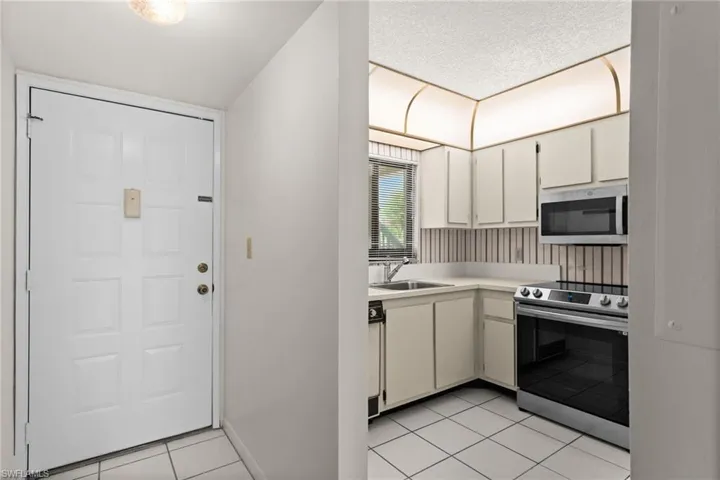 4251 27th Ct Sw 104, Naples, Florida 34116