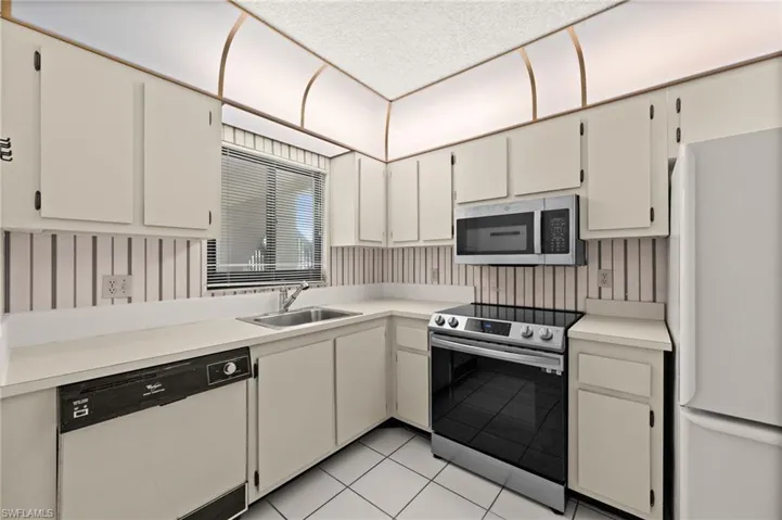 4251 27th Ct Sw 104, Naples, Florida 34116
