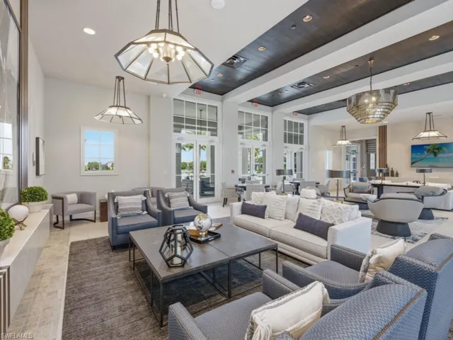 8947  Saint Lucia  DR, Naples, FL 34114