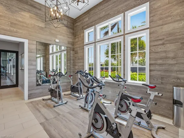 8947  Saint Lucia  DR, Naples, FL 34114