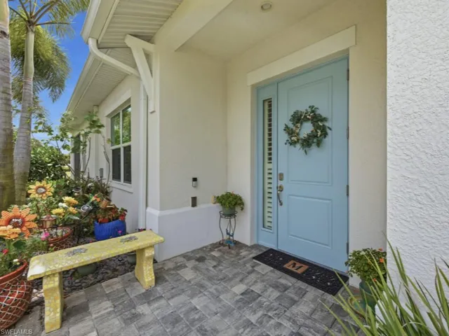 8947  Saint Lucia  DR, Naples, FL 34114