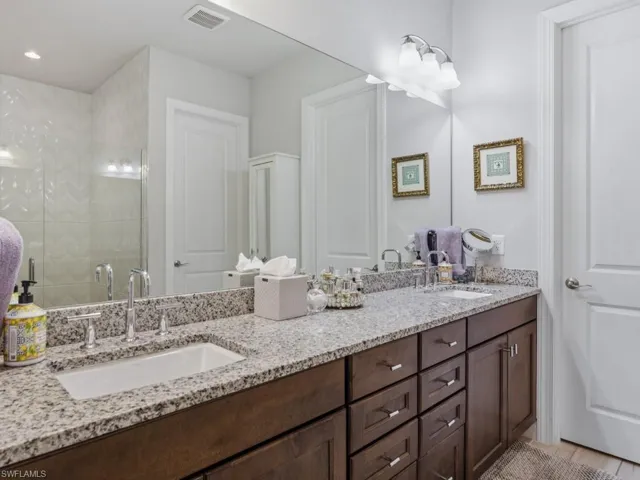 8947  Saint Lucia  DR, Naples, FL 34114
