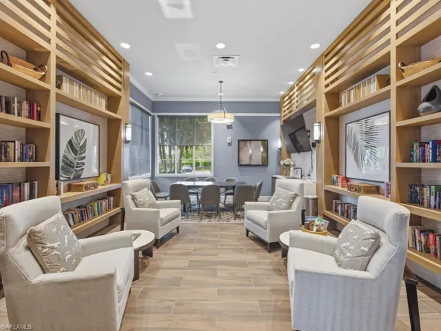 8947  Saint Lucia  DR, Naples, FL 34114