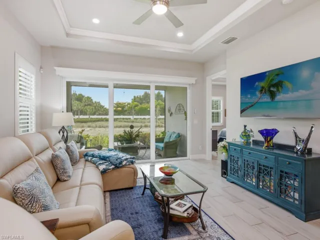 8947  Saint Lucia  DR, Naples, FL 34114