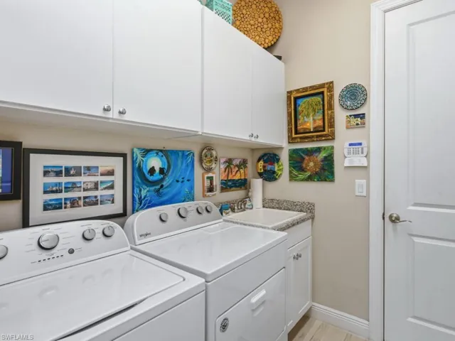 8947  Saint Lucia  DR, Naples, FL 34114