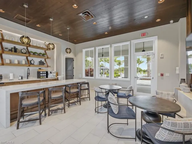 8947  Saint Lucia  DR, Naples, FL 34114