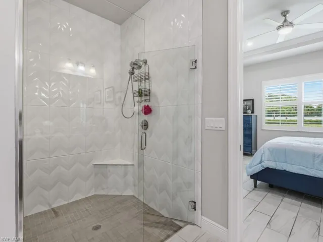 8947  Saint Lucia  DR, Naples, FL 34114