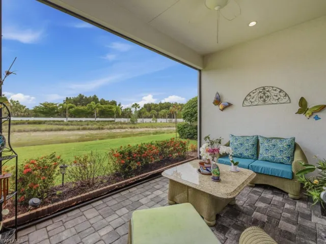 8947  Saint Lucia  DR, Naples, FL 34114