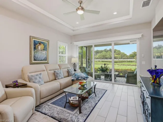 8947  Saint Lucia  DR, Naples, FL 34114