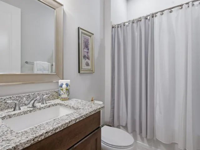 8947  Saint Lucia  DR, Naples, FL 34114